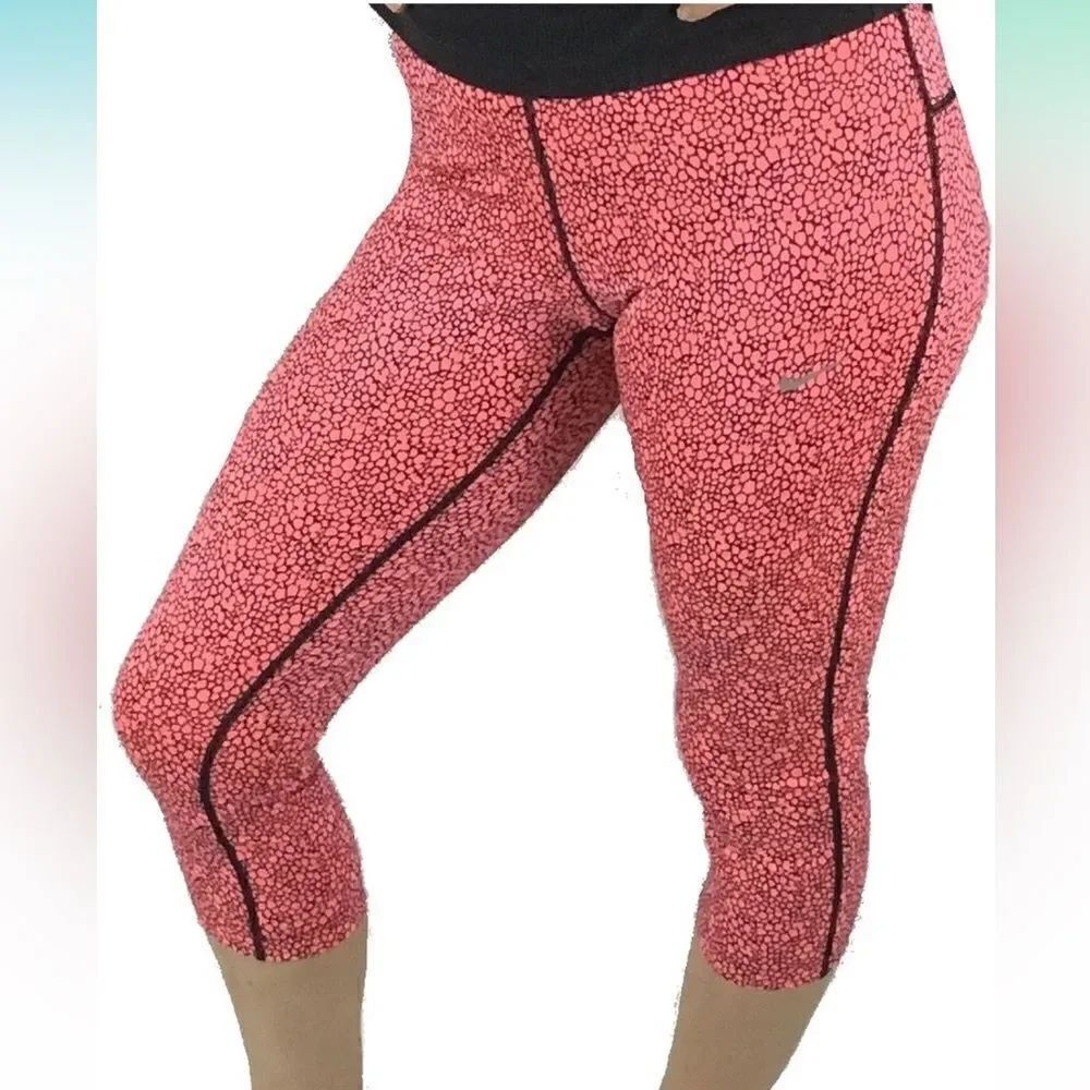 Nike Dri Fit Coral and Black Relay Cropped Leggings Women’s Small